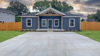 Main picture of 503 N Logan Ave