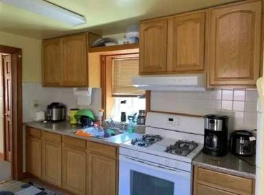 Main picture of 34 Wyman St