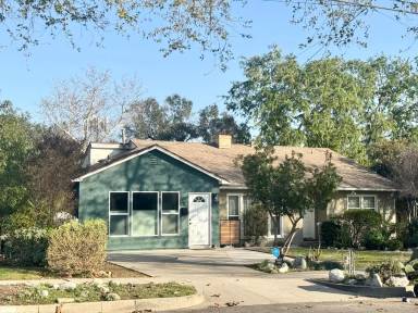 Main picture of 430 1/2 Eaton Dr