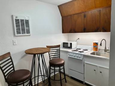 Main picture of 1708 Holloman Dr