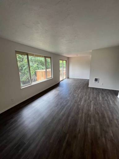 Main picture of 850 W 12th Ave