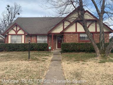 Main picture of 7627 E 55th St