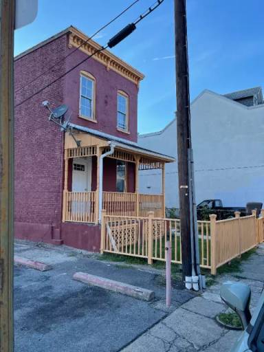 Main picture of 124 Orange St