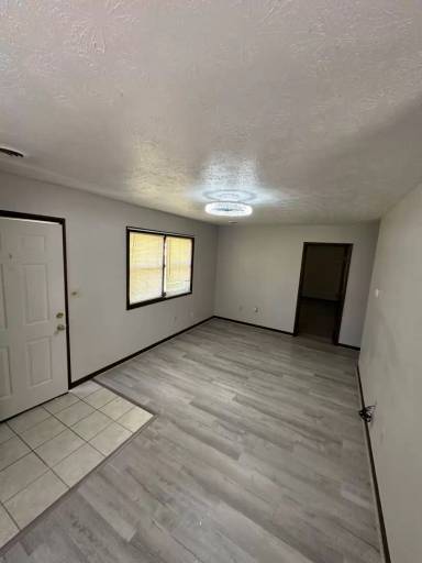Main picture of 138 Connector St