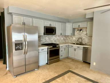 Main picture of 315 N Mission Rd