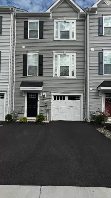 Main picture of 23 Hunters Dr