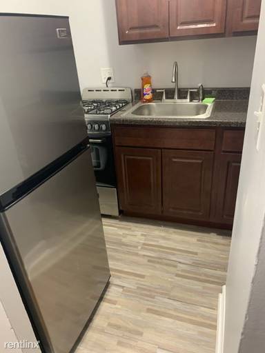 Main picture of 1040 W Hollywood Ave Apartments