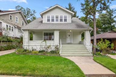 Main picture of 516 Diamond Ave NE