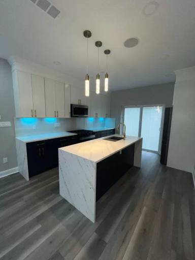 Main picture of 2127 Sigel St