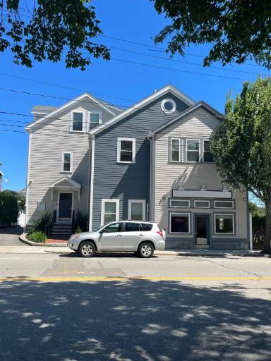 Main picture of 927 Massachusetts Ave