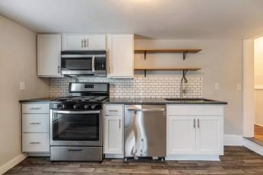 Main picture of 800 Clancy Ave NE