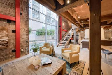 Main picture of 650 Delancey St