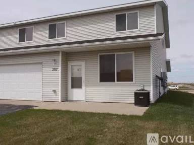 Main picture of 2721 N Broadway