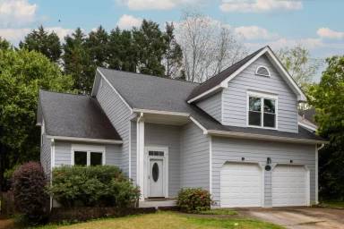Main picture of 275 Glen Cove Dr
