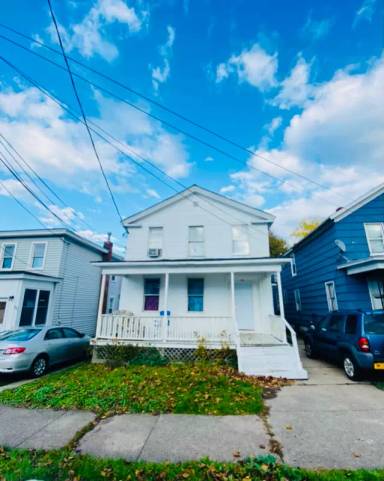 Main picture of 85 E 5th St