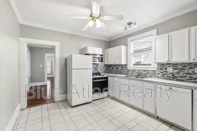 Main picture of 4820 Worth St