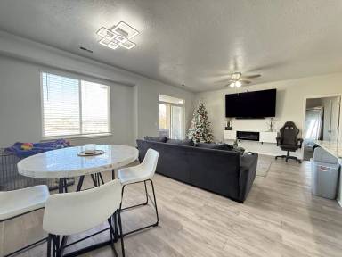 Main picture of 4737 W Oregon Trail Way