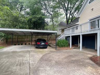 Main picture of 489 Bryan St SE
