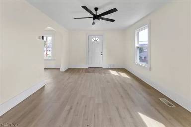 Main picture of 317 Bennett Dr