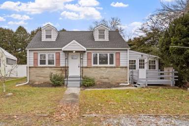 Main picture of 20 Lake Ave