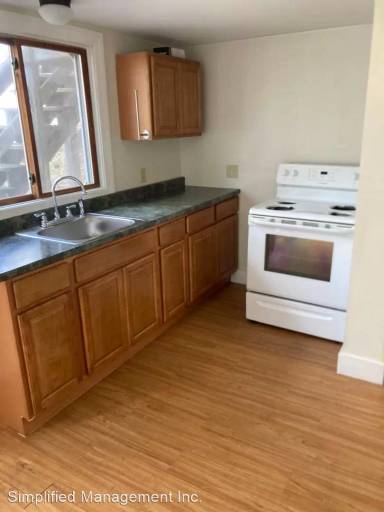 Main picture of 100 Grove St