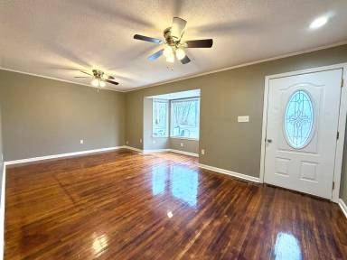 Main picture of 838 Potters Ln