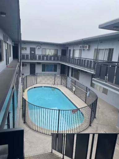 Main picture of 1250 N Kingsley Dr