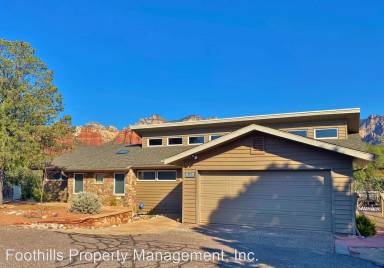 Main picture of 70 Moore Dr