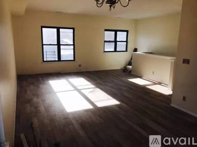 Main picture of 556 Lexington Ave