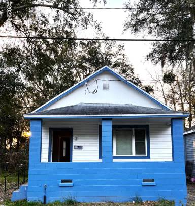 Main picture of 432 Sunshine St