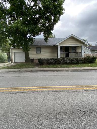 Main picture of 4909 E 10th St