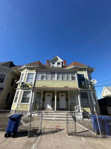 Main picture of 30 Center St