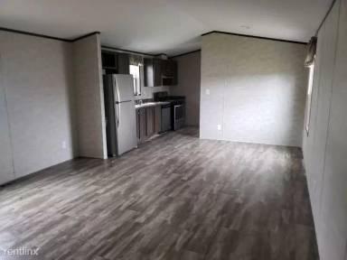 Main picture of 121 Don St