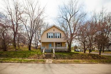 Main picture of 2704 Doniphan Ave
