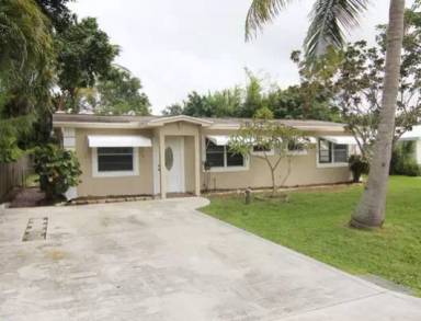 Main picture of 5601 SE Laguna Ave
