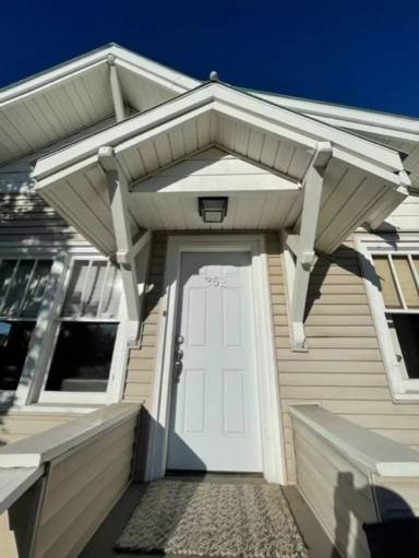 Main picture of 352 6th Avenue East N