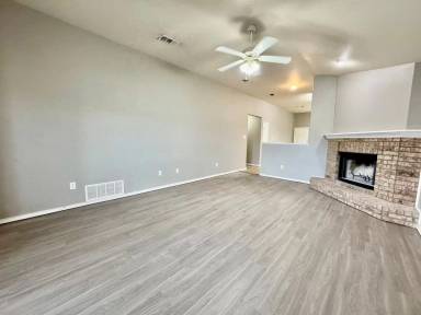 Main picture of 3404 Oakridge Ave