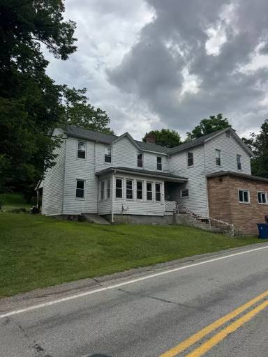 Main picture of 225 Thompson Run Rd