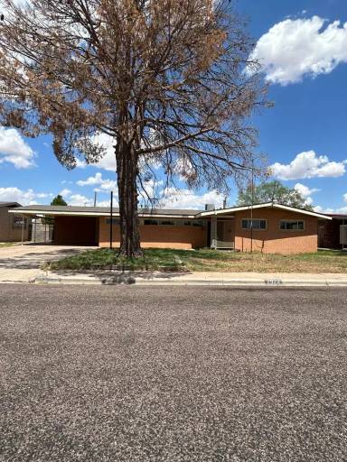 Main picture of 2922 Chisum Ave