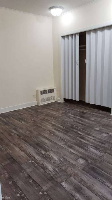Main picture of 350 Kings Hwy