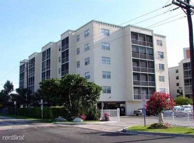Main picture of 16299 Biscayne Blvd