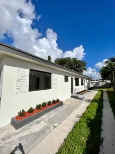 Main picture of 2465 NW 35th St