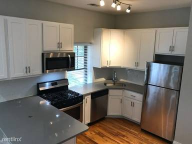 Main picture of 3032 N Milwaukee Ave