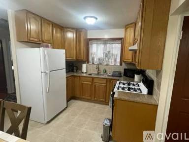 Main picture of 1447 E 88th St