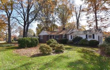 Main picture of 706 Woodcrest Dr