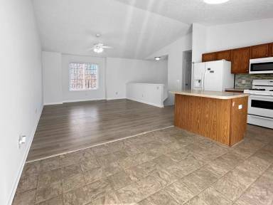 Main picture of 62 Regent St SE