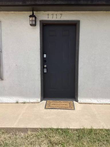 Main picture of 1701 W 17th St