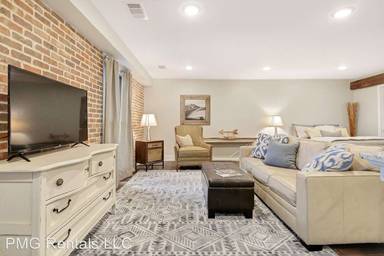 Main picture of 4 S Walnut St