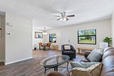 Main picture of 1 Brittany Ln