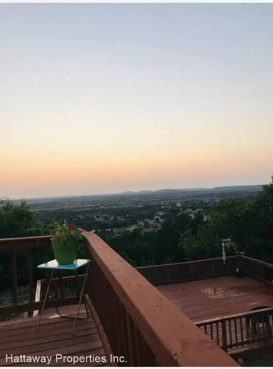 Main picture of 703 Skyline Dr